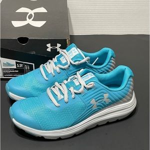 NWT size 5.5Y Under Armour Sneakers (#B0)